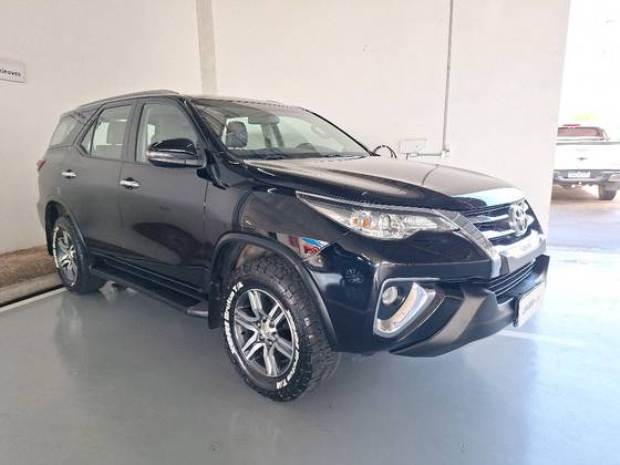 TOYOTA HILUX SW4 2.7 SRV 7 LUGARES 4X2 16V FLEX 4P AUTOMÁTICO TOYOTA HILUX SW4 2.7 SRV 7 LUGARES 4X2 16V FLEX 4P AUTOMÁTICO